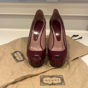 Gucci Regent Peep Toe Heels in Berry( wine)  / w dust bags !